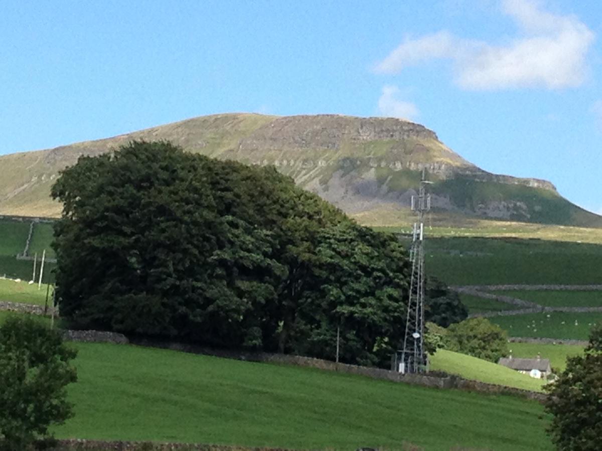 The Crown Hotel Horton in Ribblesdale Exterior photo